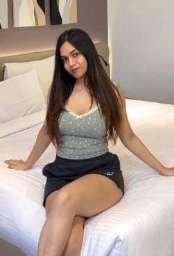 Gurgaon escort in hotel